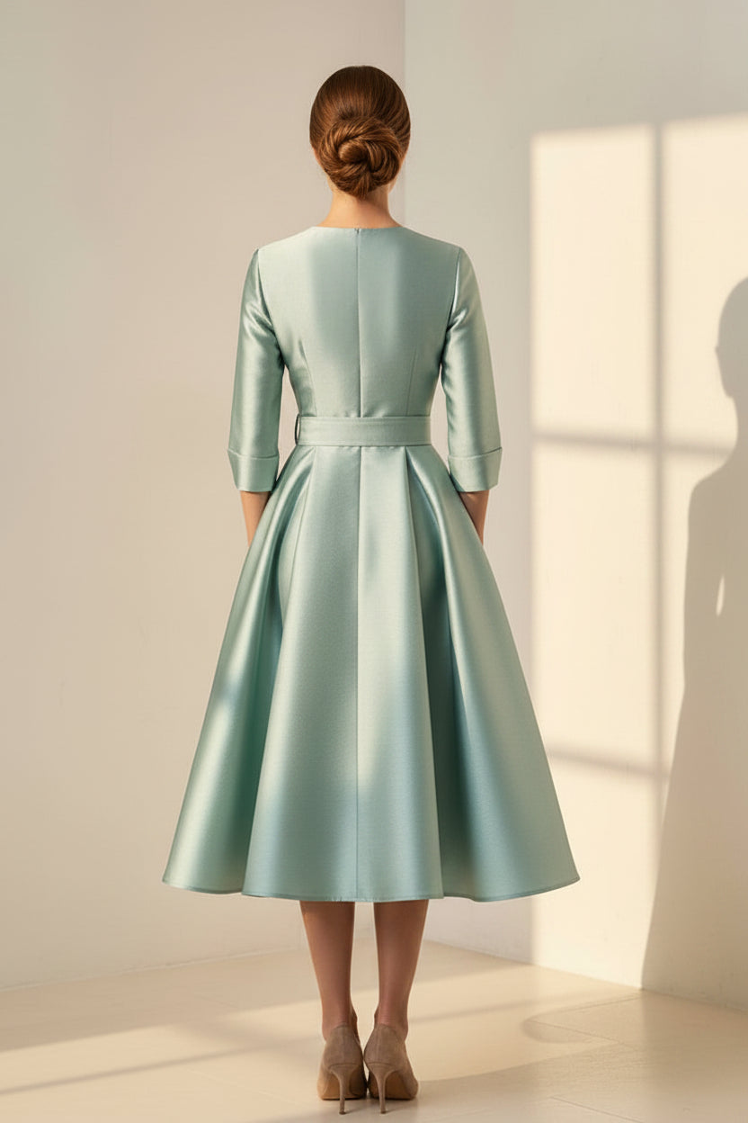 Satin-A-Linien-Midikleid mit Blumenbrosche
