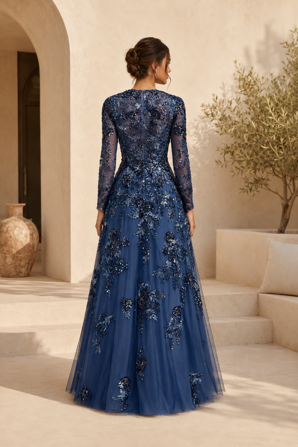 Geblümtes, besticktes A-Linien-Abendkleid mit langen Ärmeln
