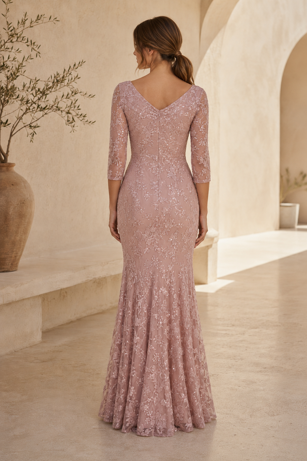 Elegantes Meerjungfrauen-Spitzenkleid mit V-Ausschnitt und 3/4-Ärmeln