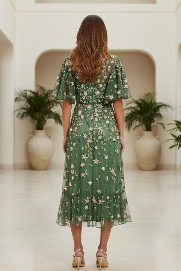 Besticktes Tüll-Midikleid mit flatternden Ärmeln
