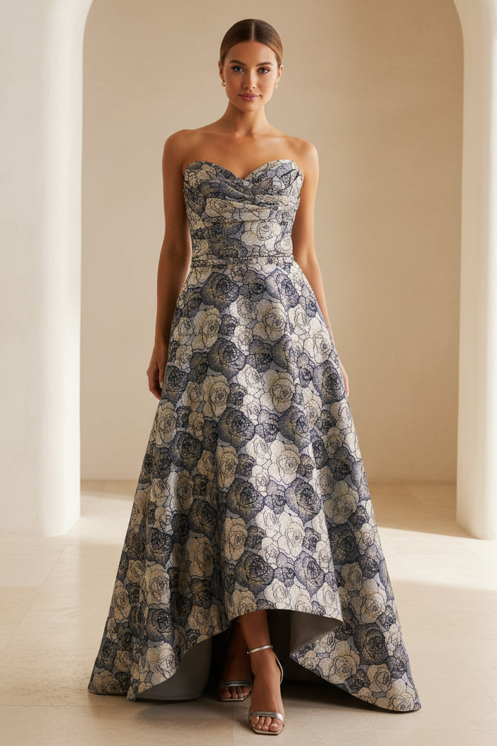 Trägerloses High-Low-Kleid aus geblümtem Jacquard