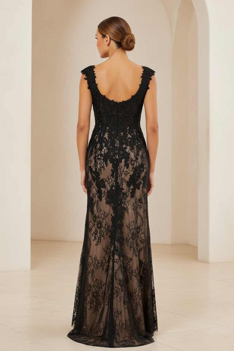 Abendkleid mit Muschelsaumspitze und ausgestelltem Rock