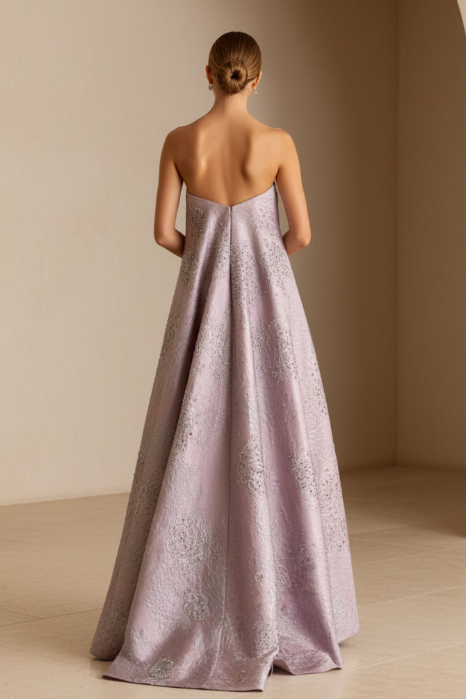 Trägerloses Jacquard-Säulenkleid mit Umhang