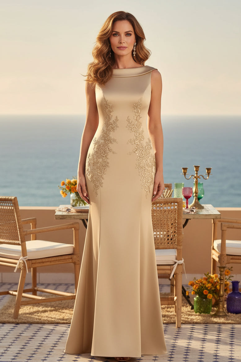 Abendkleid aus Satin mit U-Boot-Ausschnitt und Trompetenrock