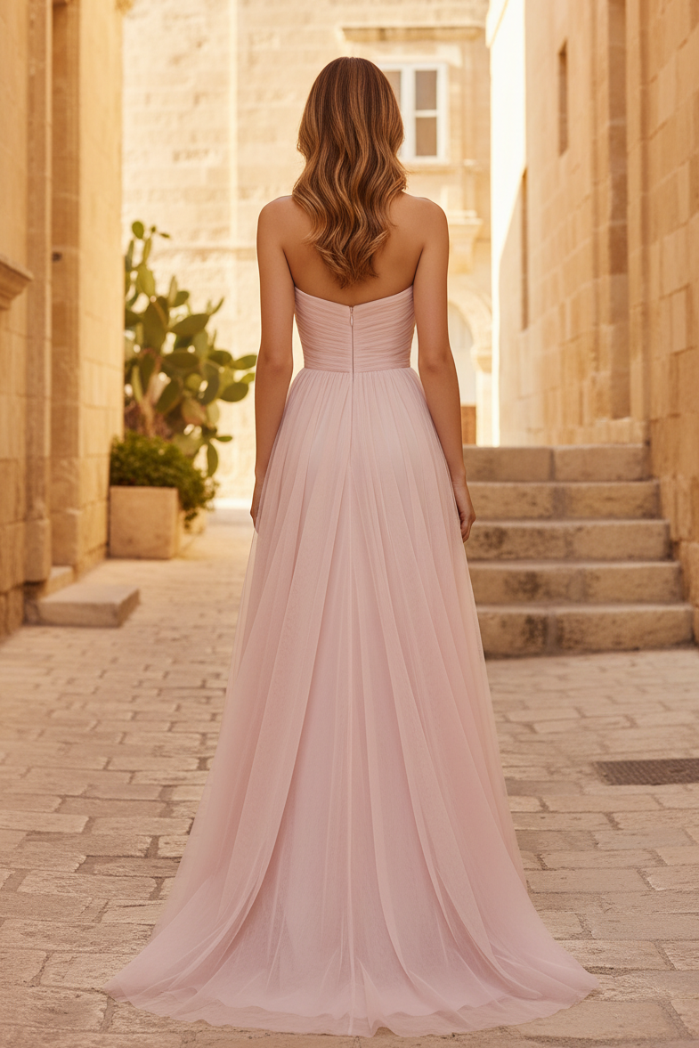Trägerloses, gerafftes A-Linien-Kleid mit hohem Schlitz