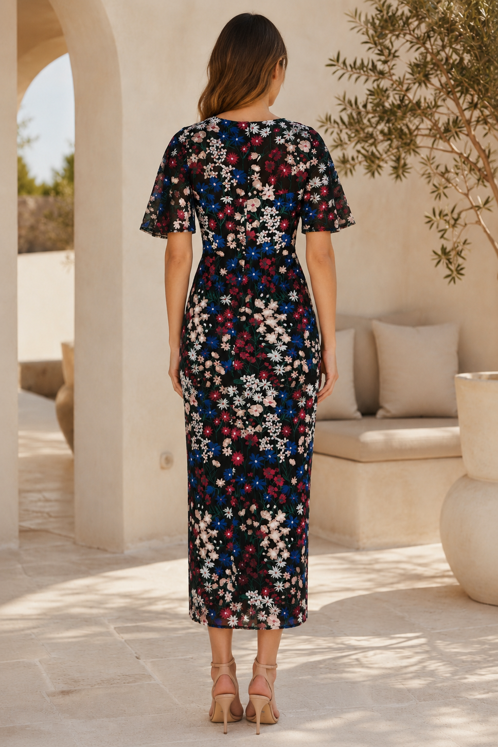 Geblümtes, besticktes Midi-Kleid aus Mesh mit Flatterärmeln