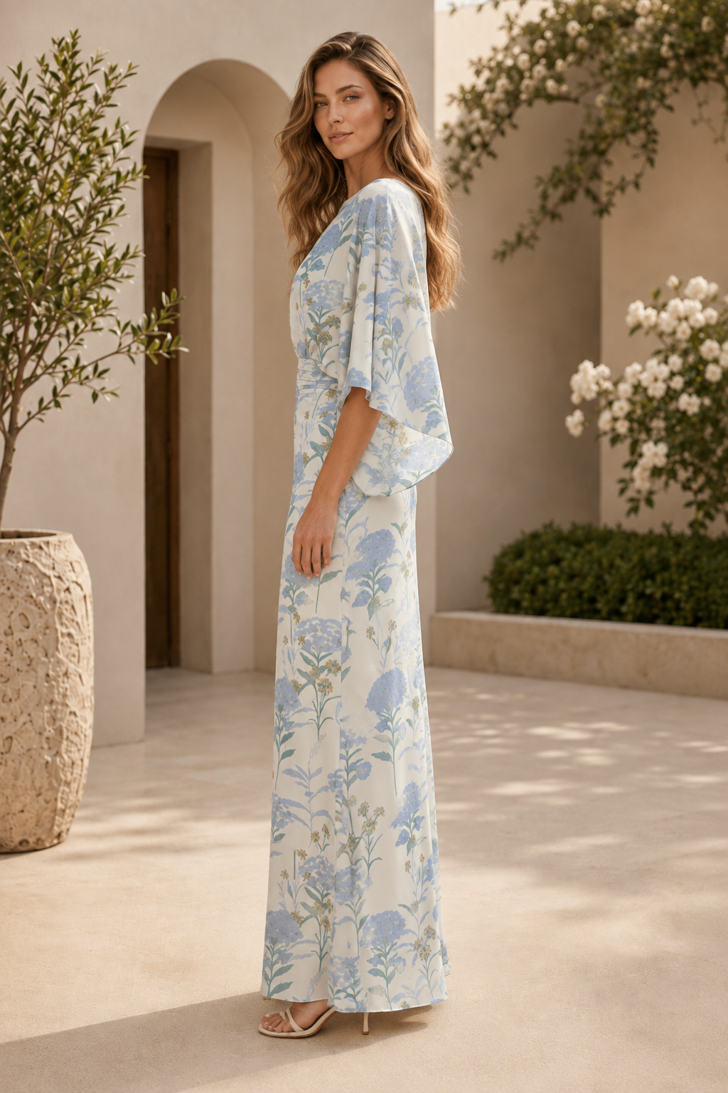 Geblümtes Maxi-Kleid mit Kimono-Ärmeln und geraffter Taille