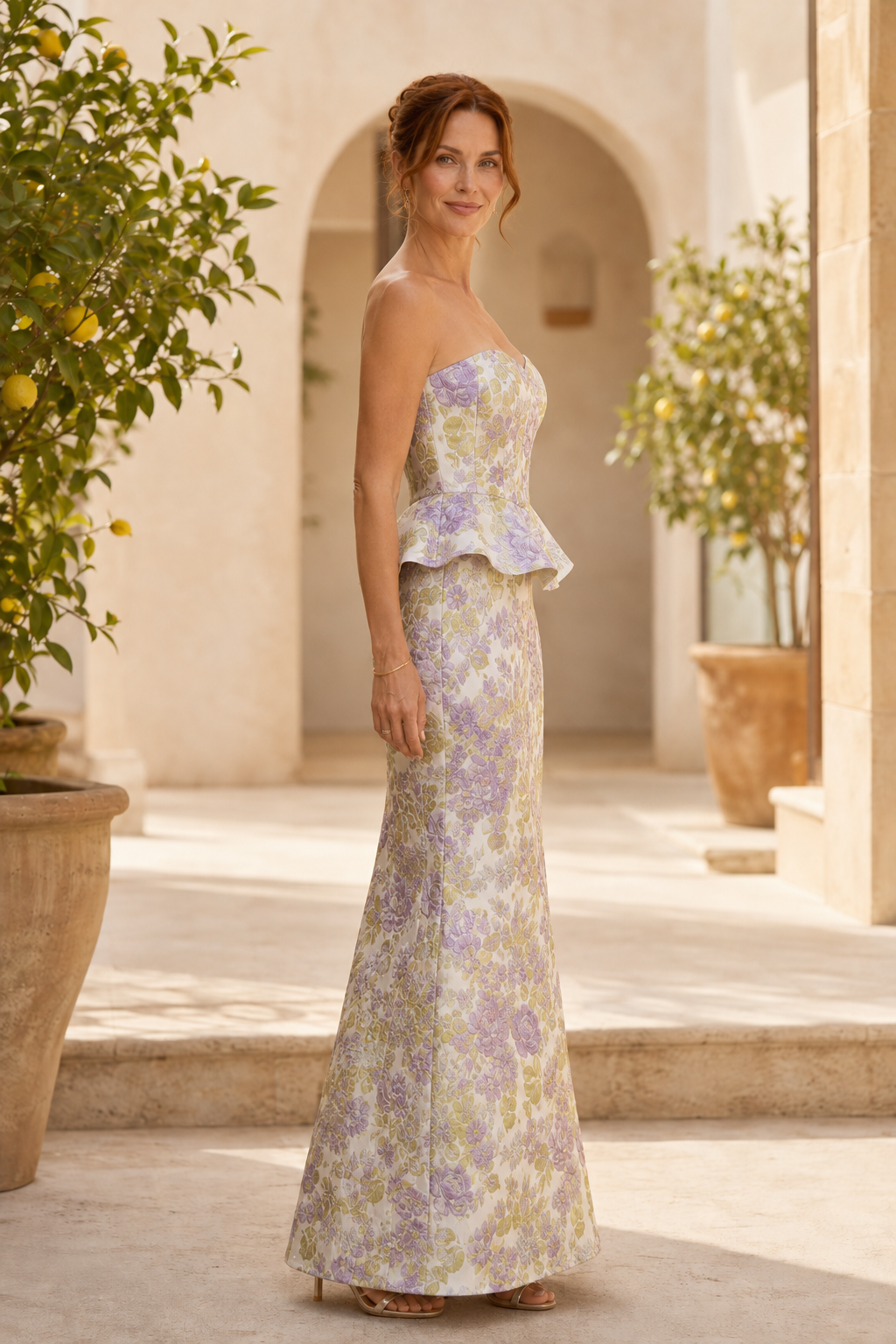 Trägerloses Korsagen-Maxikleid mit Schößchen und Blumenmuster