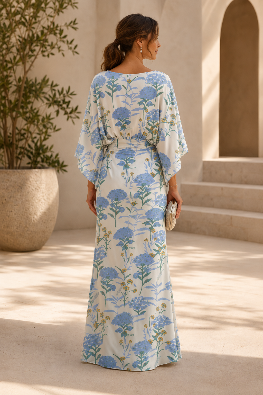 Maxikleid mit Blumenmuster, U-Boot-Ausschnitt und Glockenärmeln
