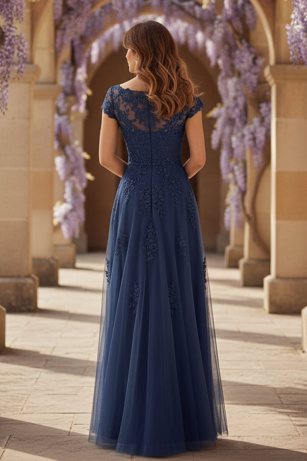 Abendkleid aus Spitze und Tüll in A-Linie mit Illusions-U-Boot-Ausschnitt