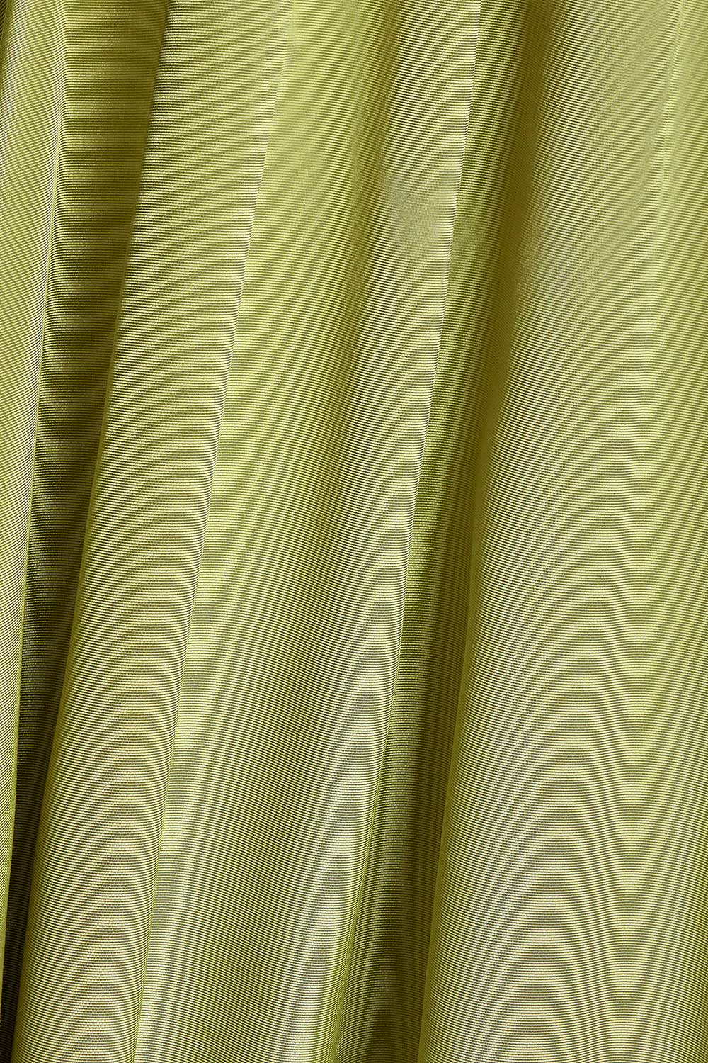 Satin-Abendkleid mit V-Ausschnitt