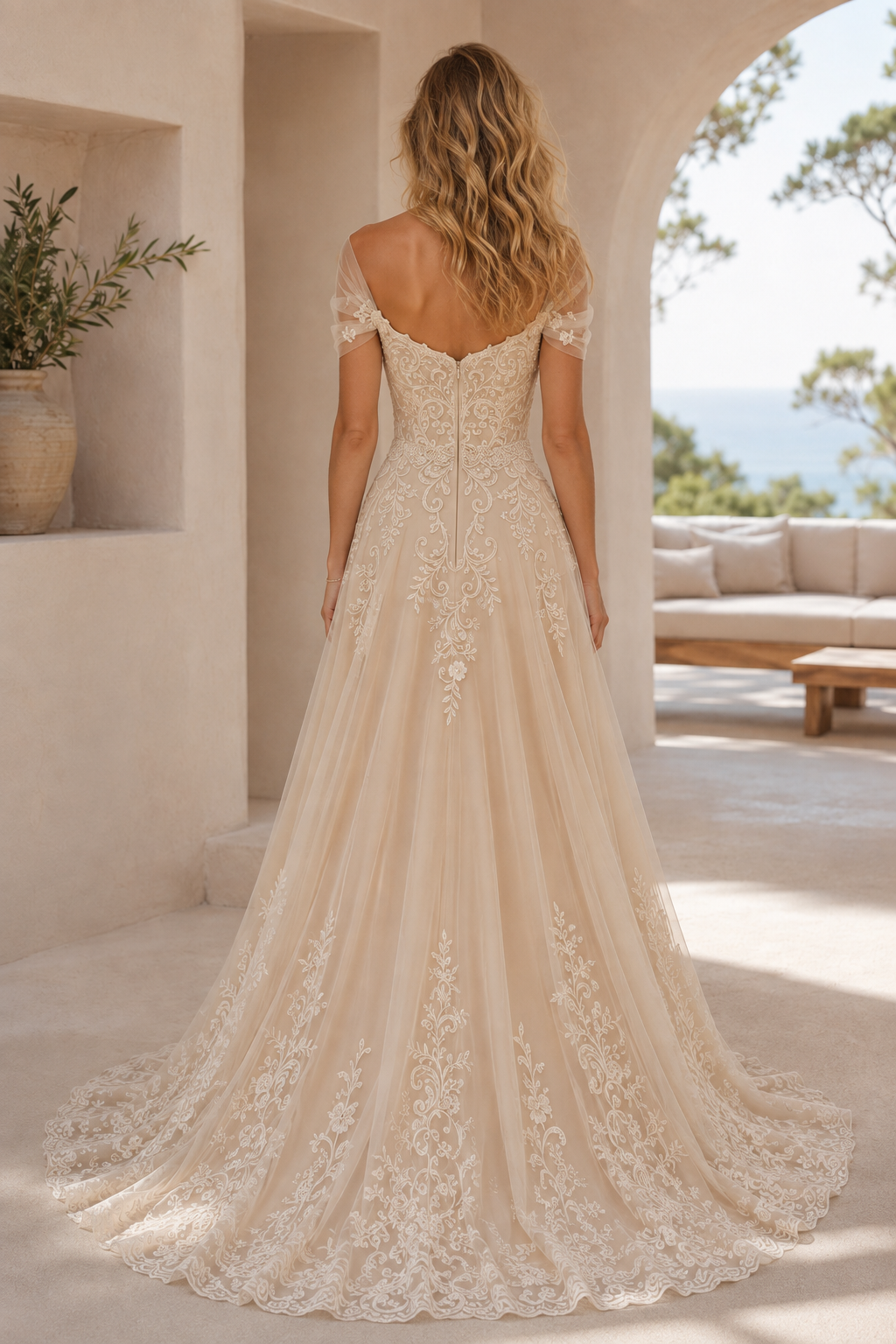 A-Linien-Brautkleid mit Spitzenapplikationen und schulterfreiem Dekolleté