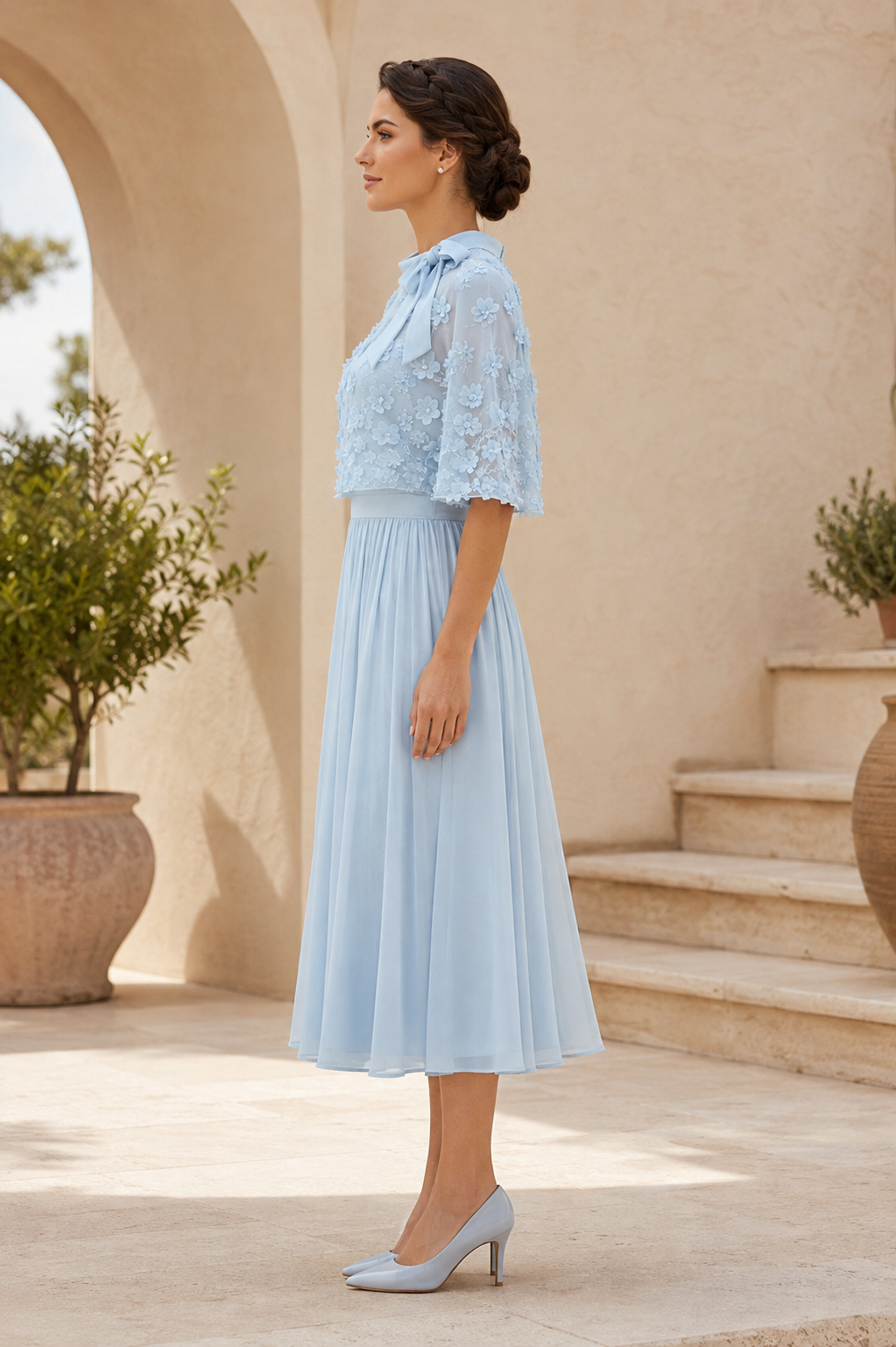 Florales Midi-Cape-Kleid aus Sheer mit Schleifenkragen