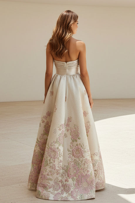 Trägerloses jacquardgewebtes Abendkleid mit Blumenmuster und Schleifendetail