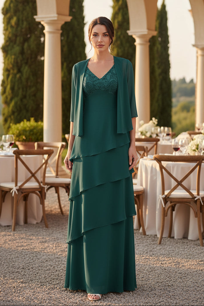 Elegantes, gestuftes Chiffonkleid mit V-Ausschnitt und Jacke