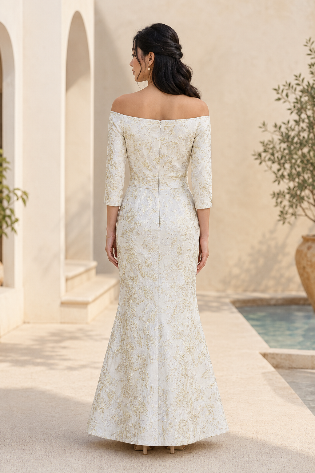 Meerjungfrauenkleid aus metallischem Jacquard mit Carmen-Ausschnitt