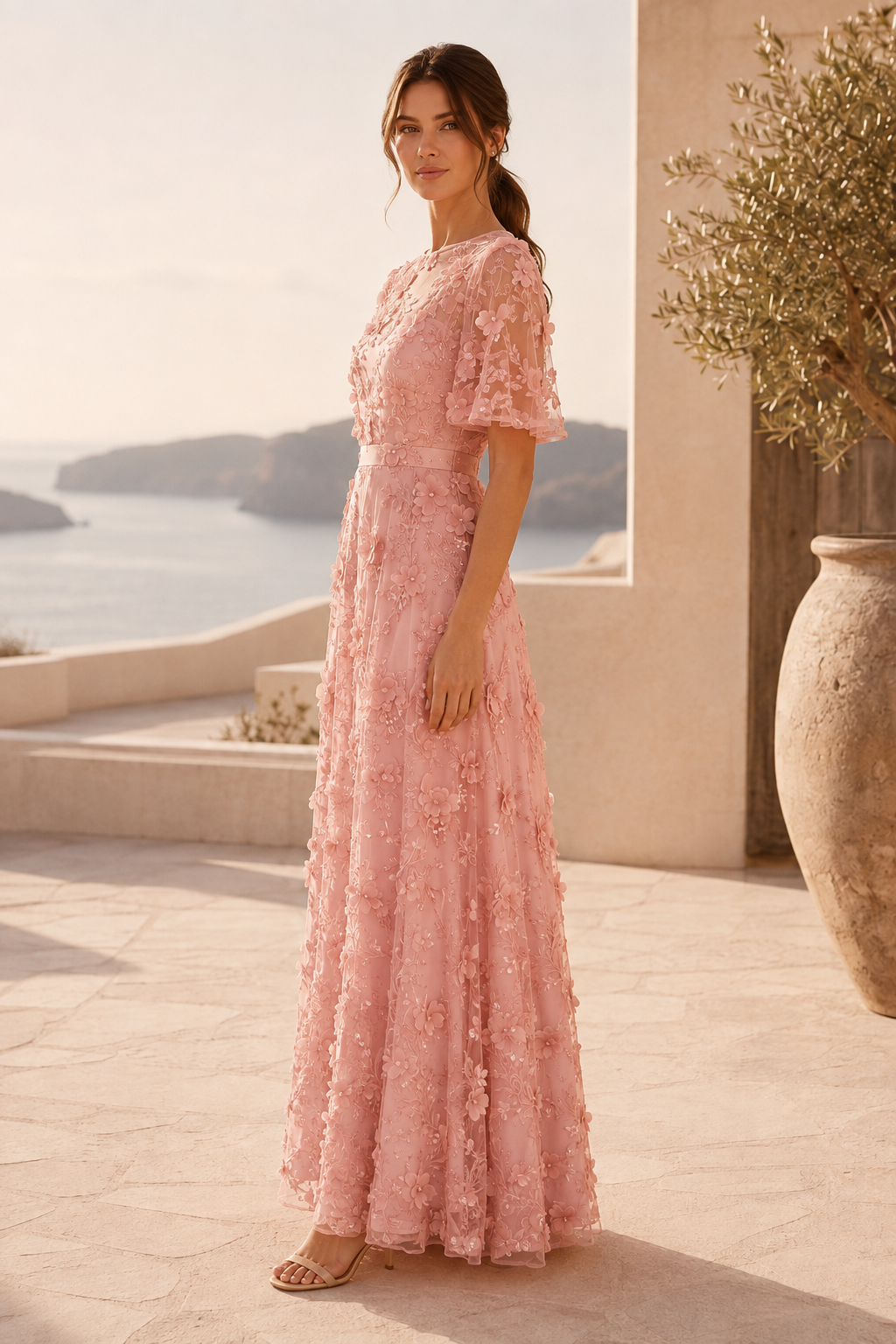 Maxikleid mit Blumenapplikationen und flatternden Ärmeln