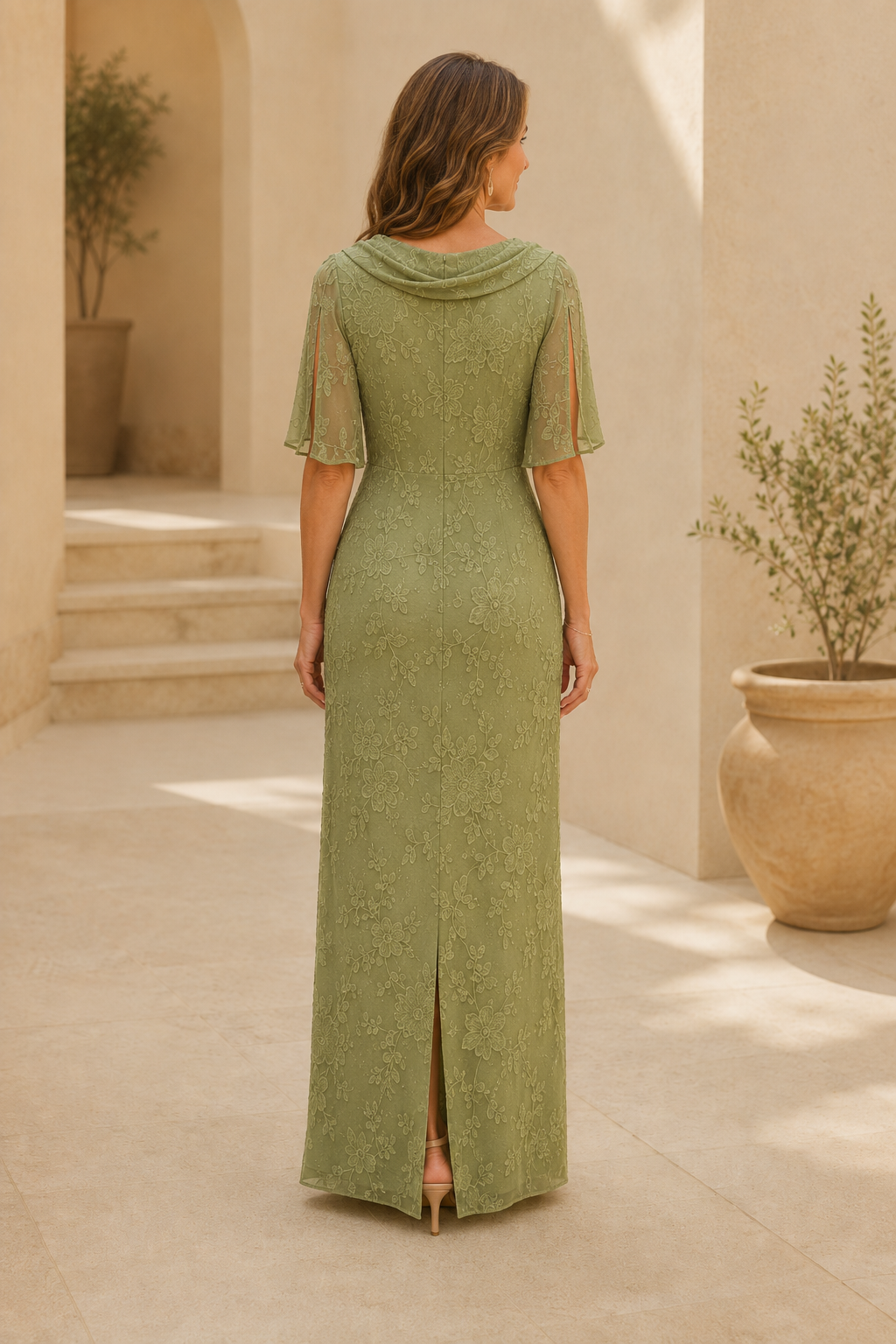 Maxikleid mit Wasserfallausschnitt, Spitze und flatternden Ärmeln