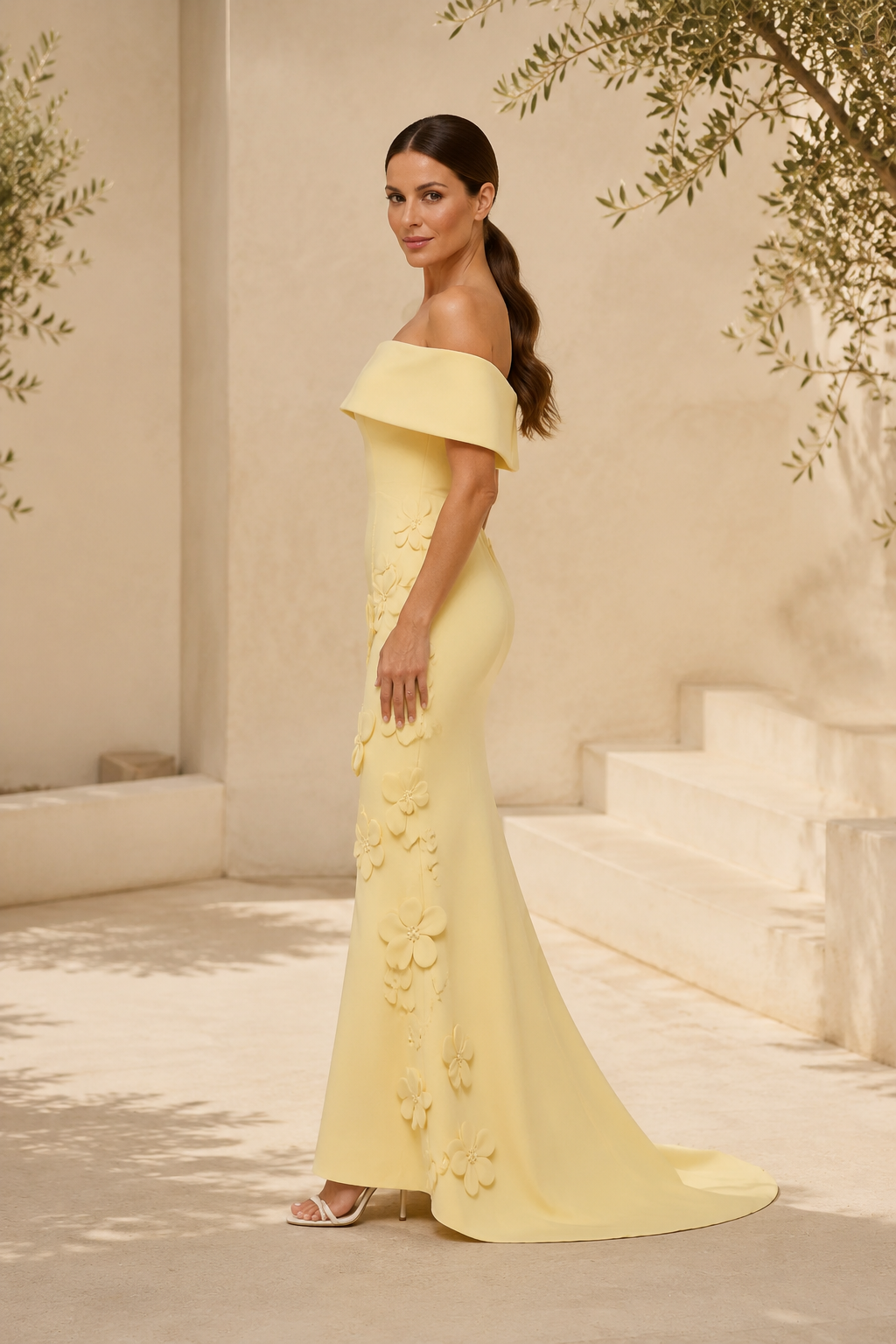 Schulterfreies Meerjungfrauenkleid mit floralen 3D-Applikationen