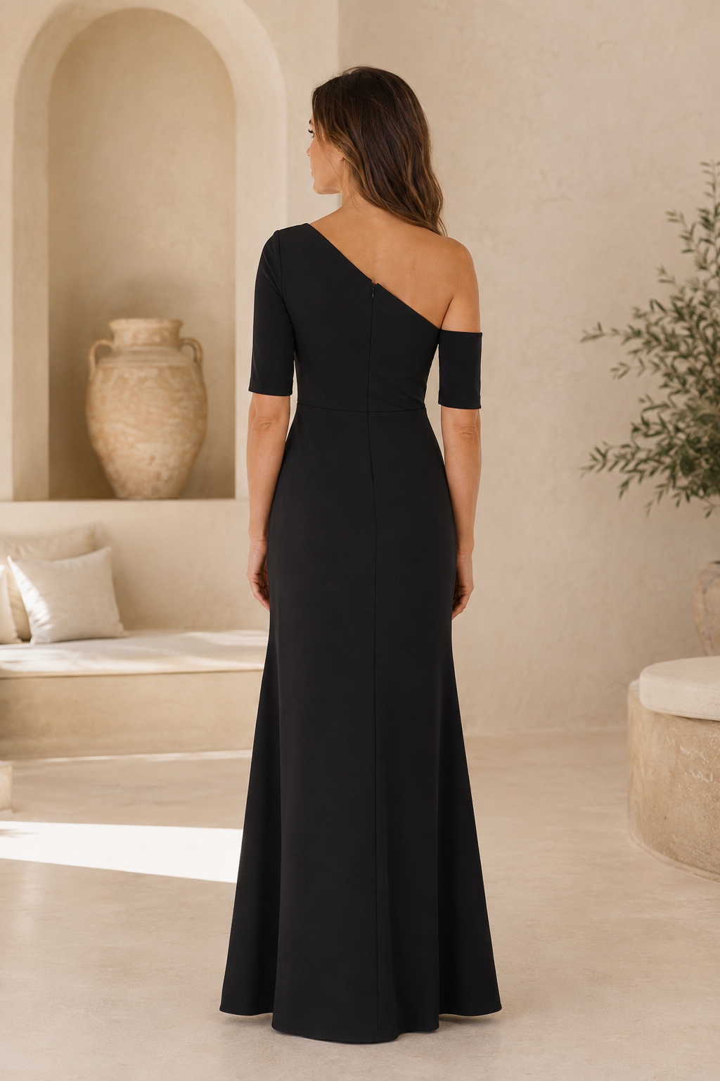 Asymmetrisches, bodenlanges Abendkleid mit halblangen Ärmeln