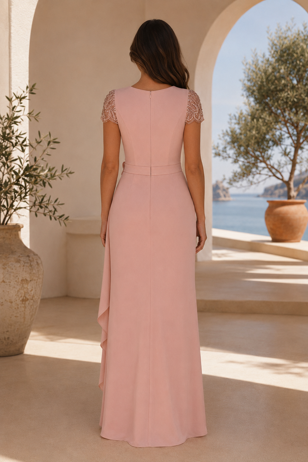 Perlenbesetztes Kleid mit Flügelärmeln und Taillendetail mit 3D-Blumen