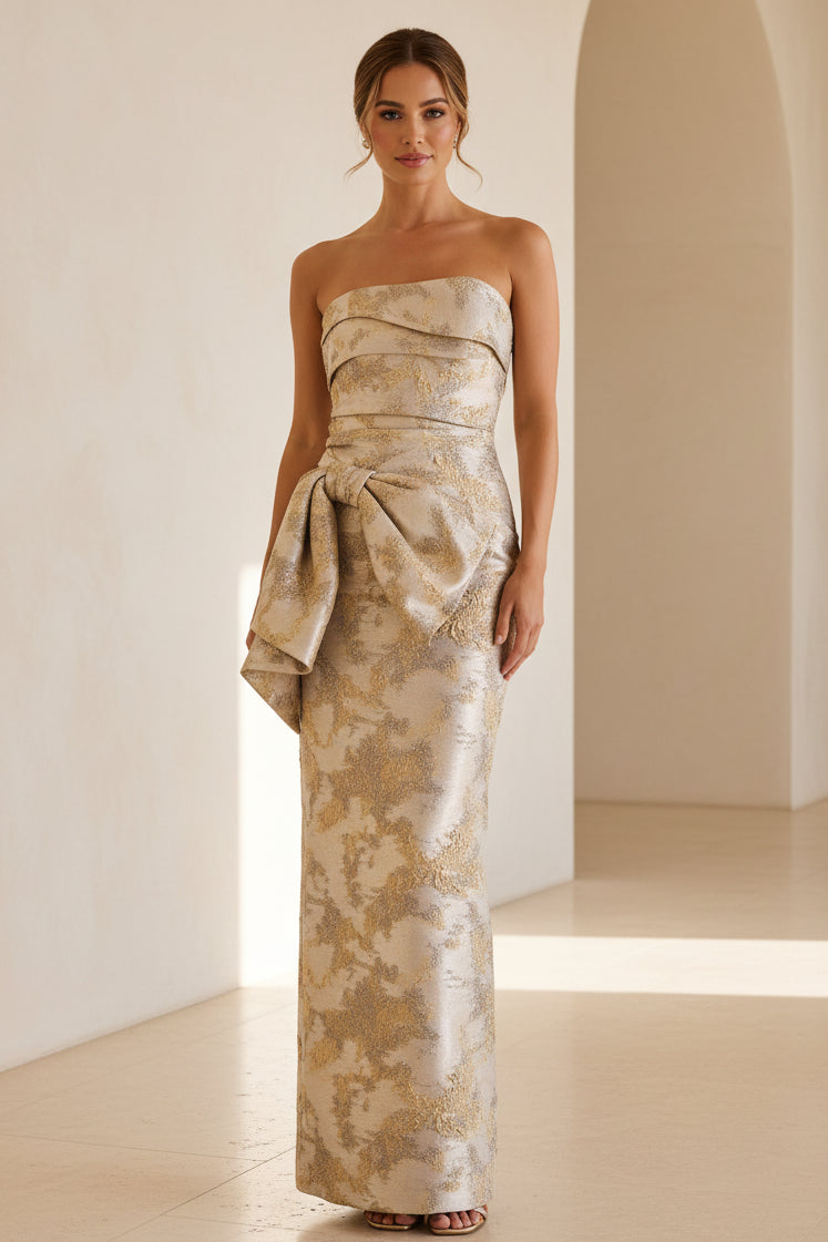 Trägerloses Abendkleid aus Metallic-Jacquard