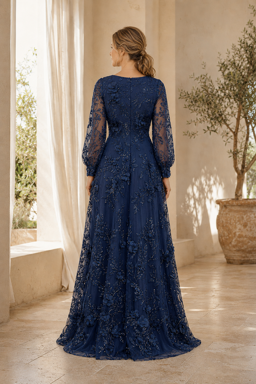 Langärmeliges A-Linien-Kleid aus Spitze mit floralen 3D-Applikationen
