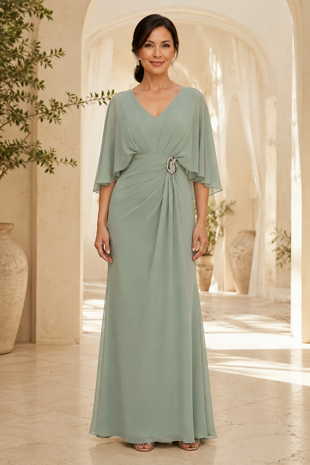 Abendkleid mit Cape-Ärmeln und Strassschnalle