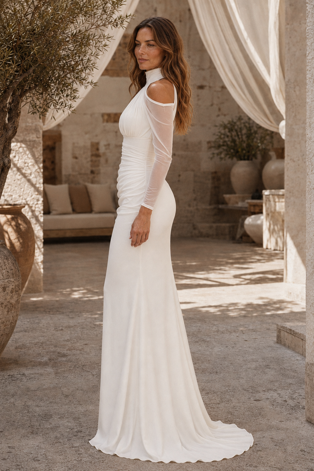 Hochgeschlossenes schulterfreies, gerafftes Maxikleid