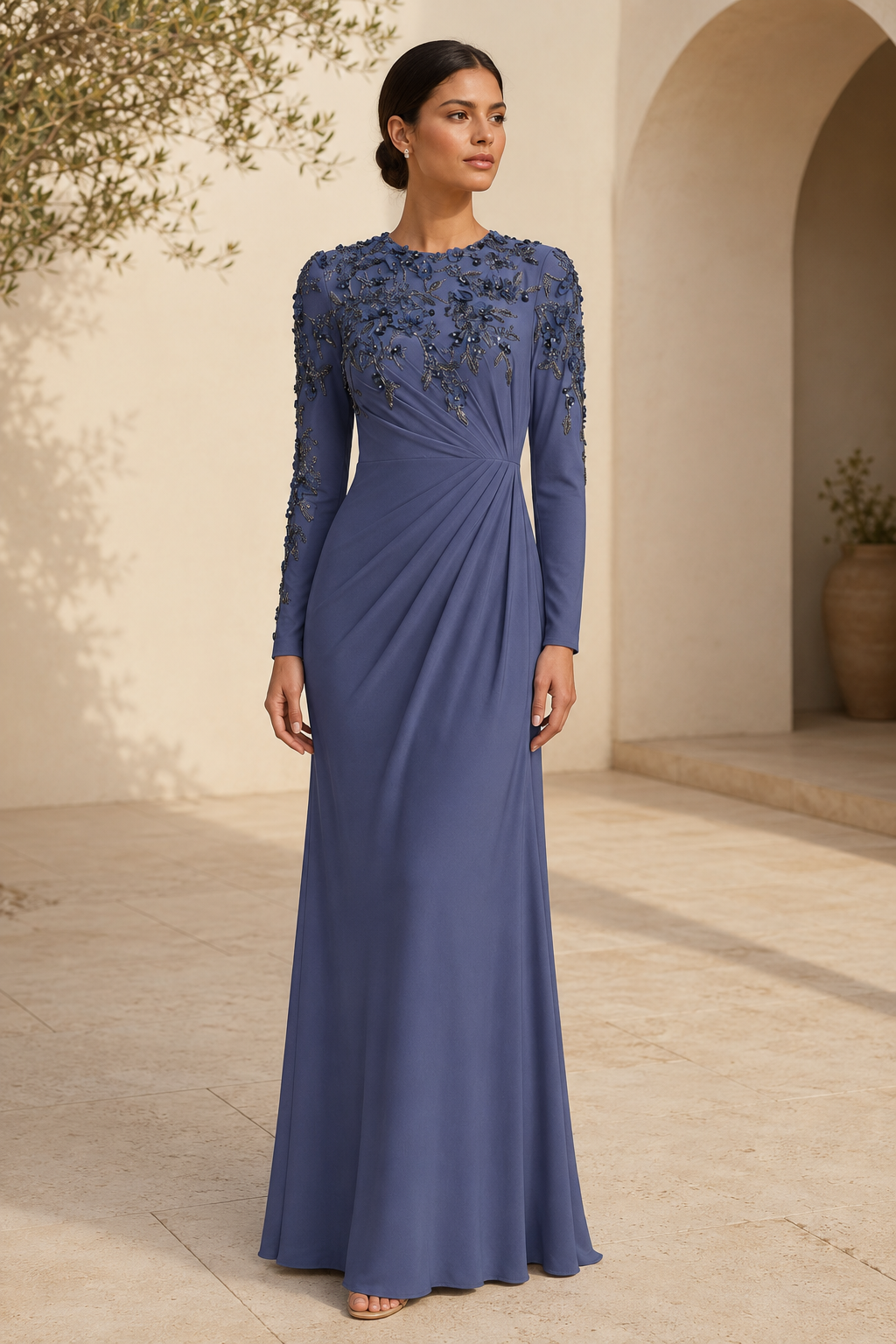 Langärmliges, florales, perlenbesetztes Abendkleid