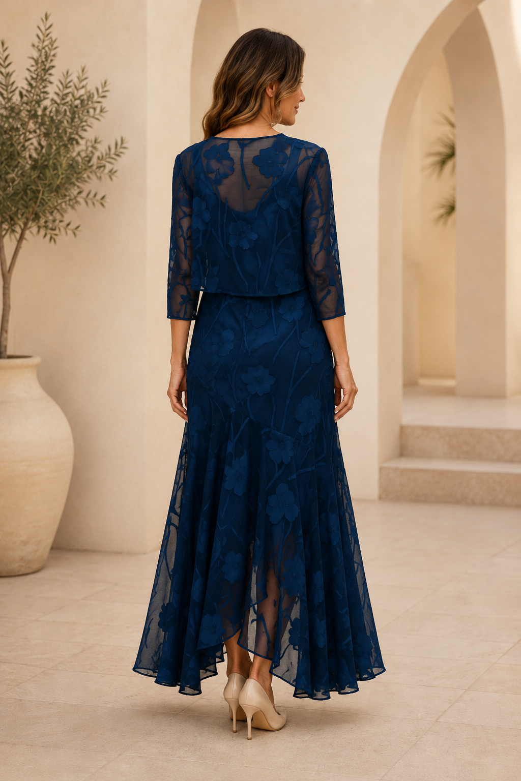 Geblümtes High-Low-Kleid mit passendem Jacken-Set