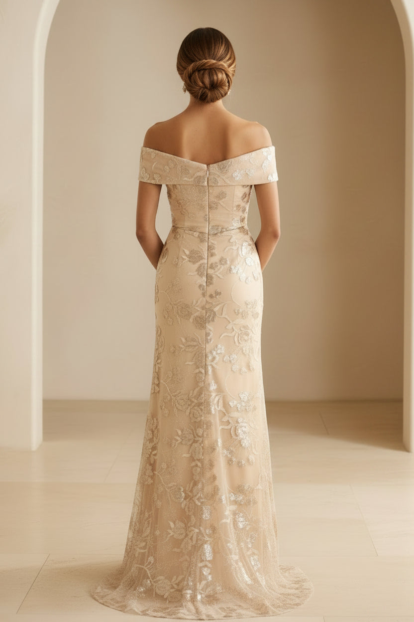 Schulterfreies, geblümtes Paillettenkleid mit Schlitz