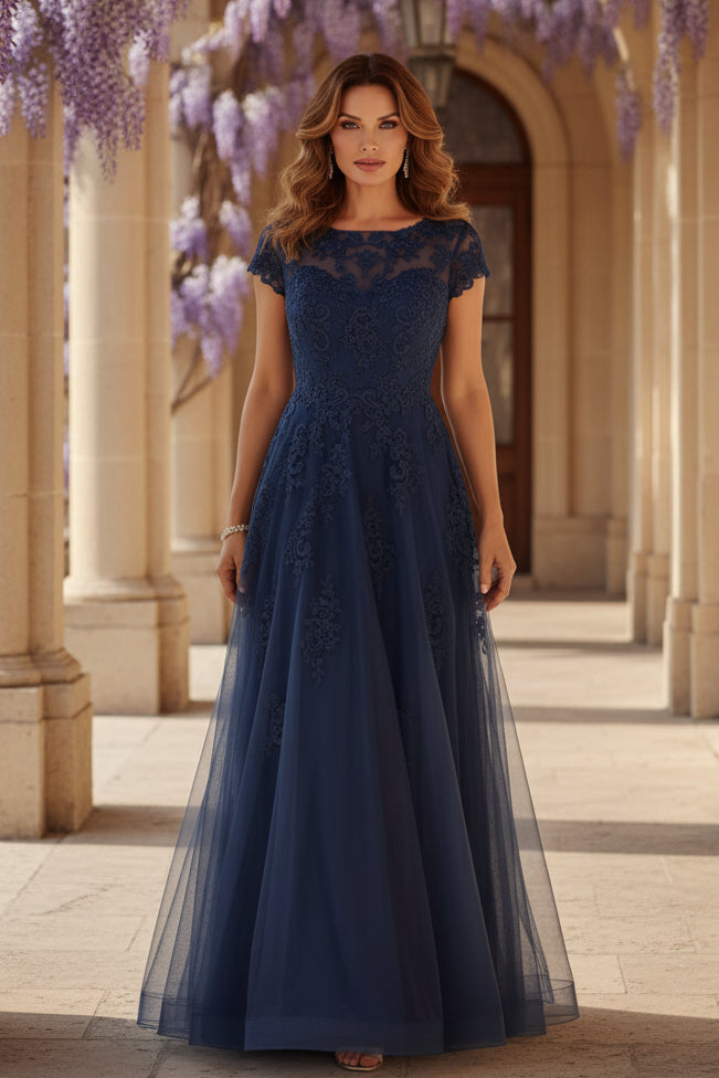 Abendkleid aus Spitze und Tüll in A-Linie mit Illusions-U-Boot-Ausschnitt