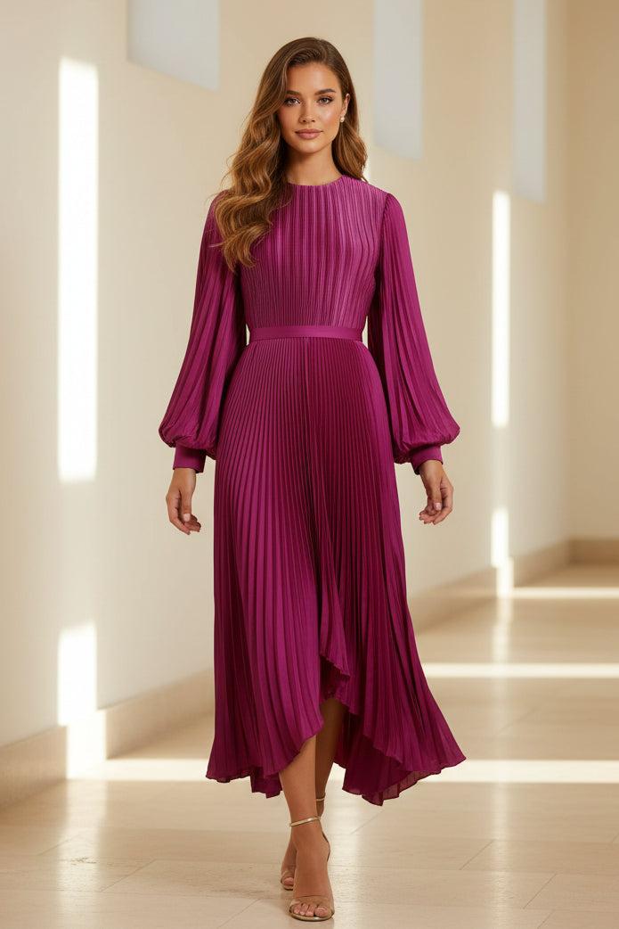 Plissiertes Langarm-Midi-Kleid mit asymmetrischem Saum