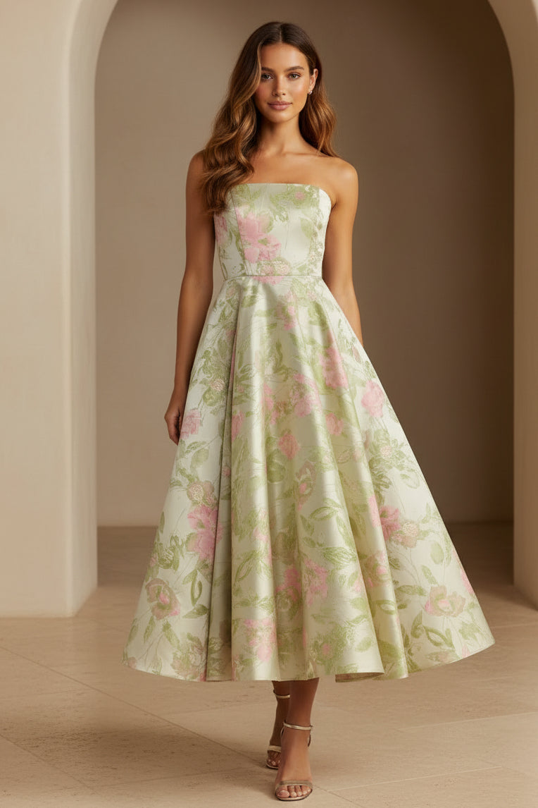 Trägerloses A-Linien-Kleid in Teelänge aus geblümtem Jacquard