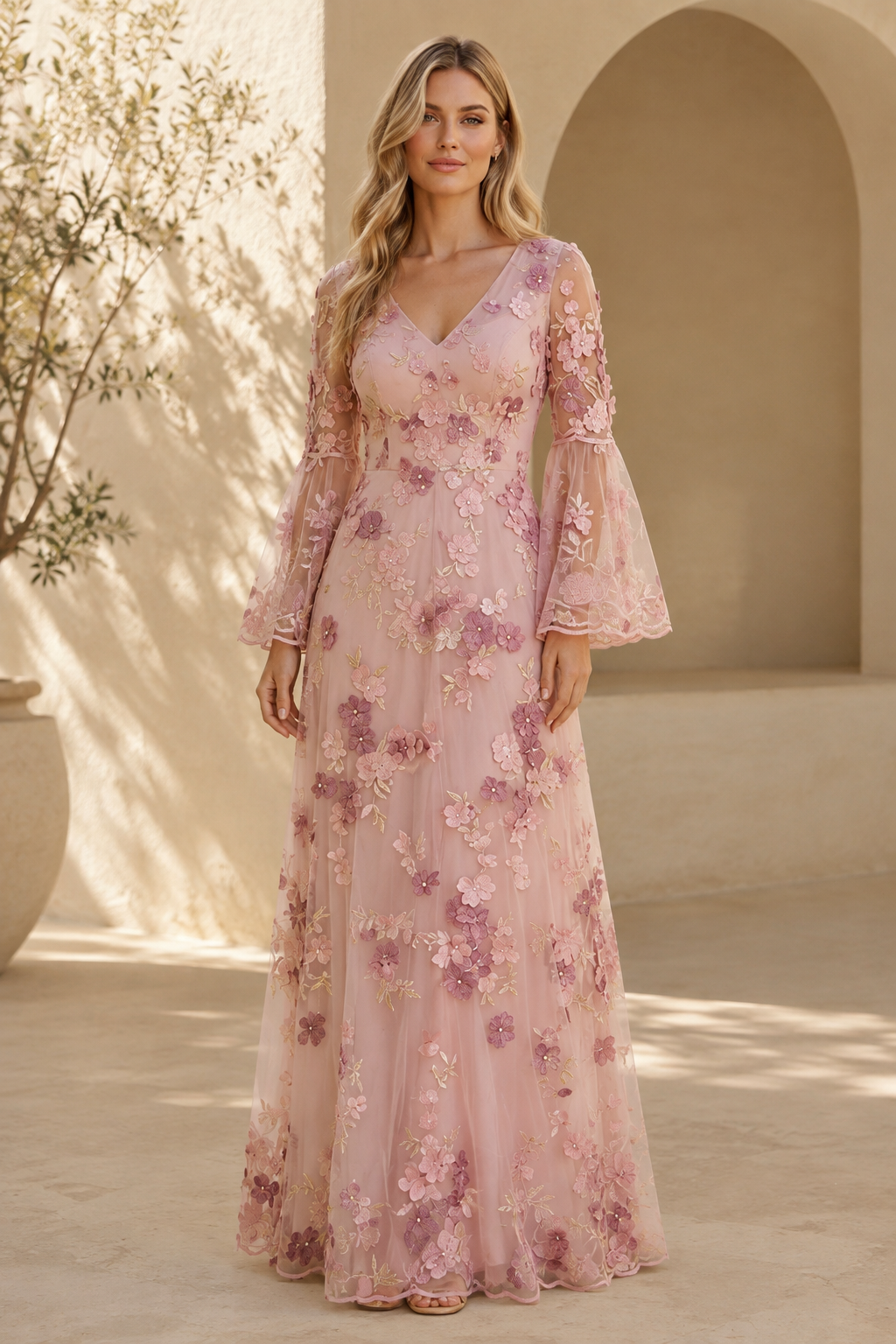 3D-Maxikleid mit Blumenstickerei und Glockenärmeln