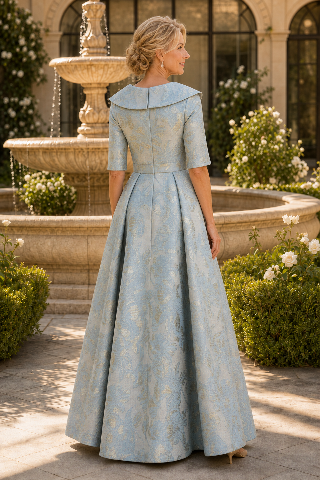 Besticktes A-Linien-Kleid mit Kragen und Ellenbogenärmeln