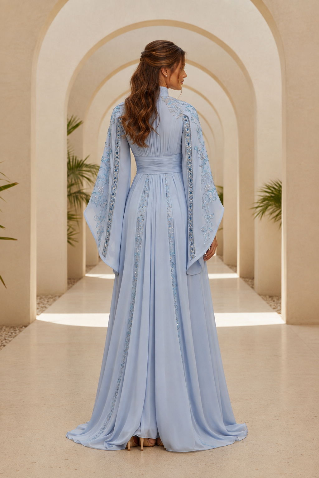 Besticktes A-Linien Abendkleid mit Stehkragen und ausgestellten Ärmeln