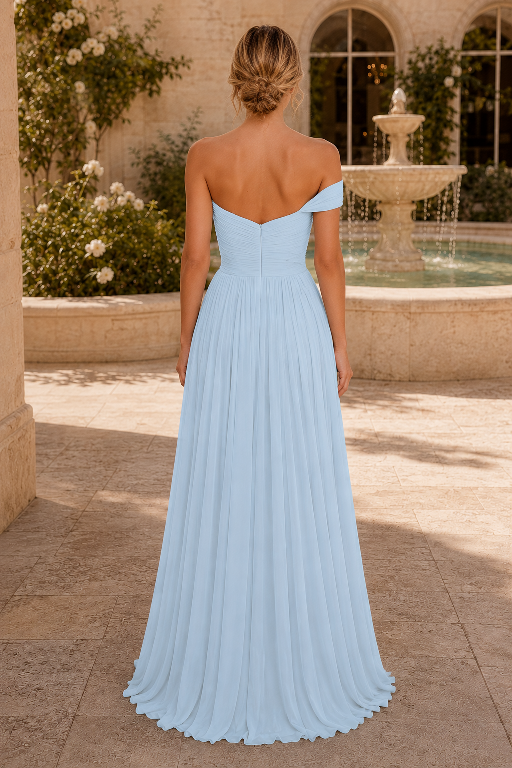 Ein-Schulter-Kleid aus plissiertem Chiffon mit hohem Schlitz