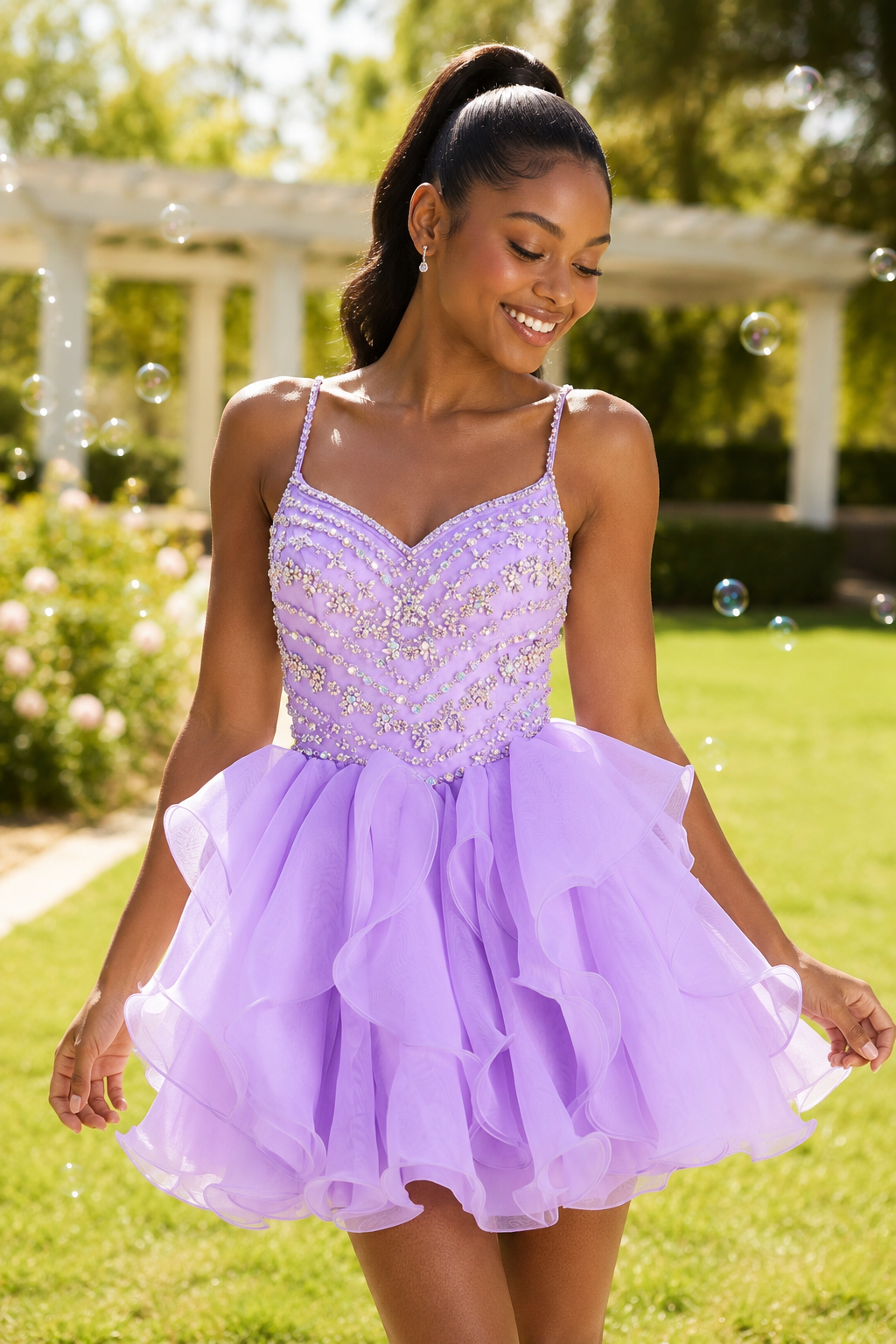 Verziertes Oberteil mit Rüschen aus Organza, Mini-Kleid