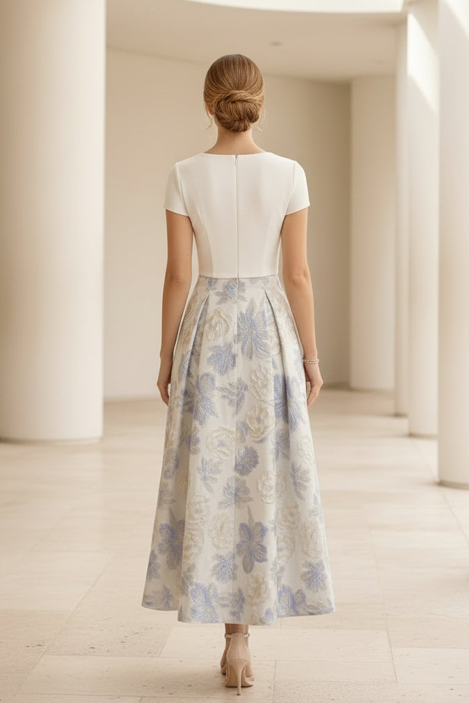 Midikleid mit Blumen-Jacquardmuster und Wickeloberteil