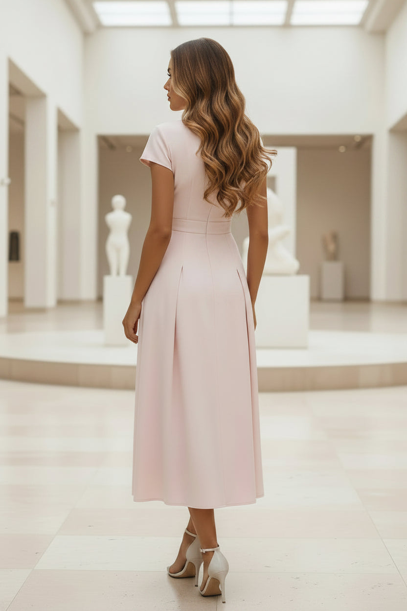 Midi-Kleid mit tiefem V-Ausschnitt, Flügelärmeln und Schleifengürtel