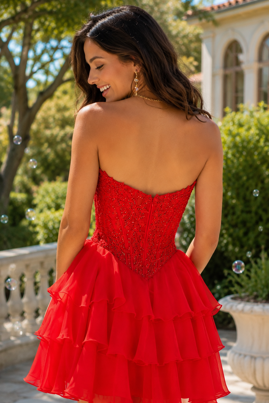 Trägerloses Sweetheart-Perlenkorsett-Minikleid mit Stufenrock