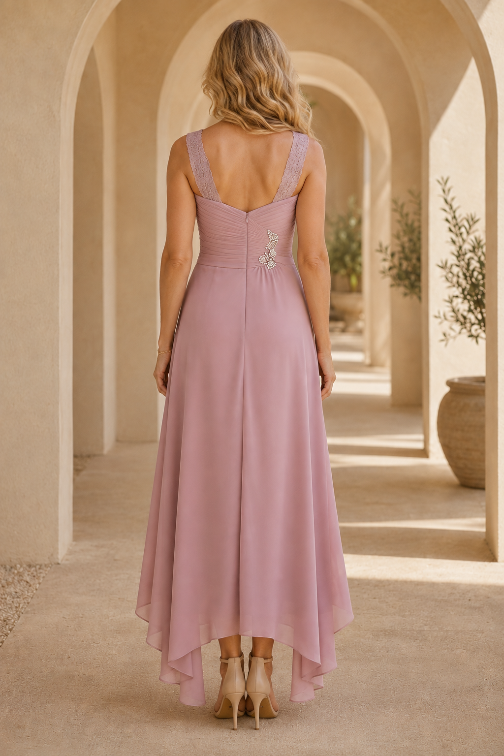 High-Low-Kleid mit floraler Staubmantel-Jacke