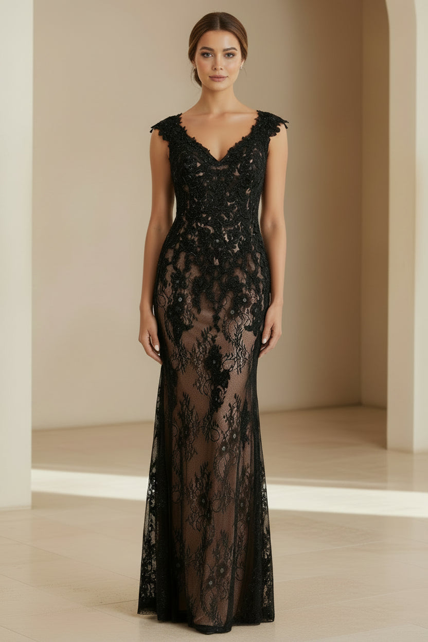 Abendkleid mit Muschelsaumspitze und ausgestelltem Rock