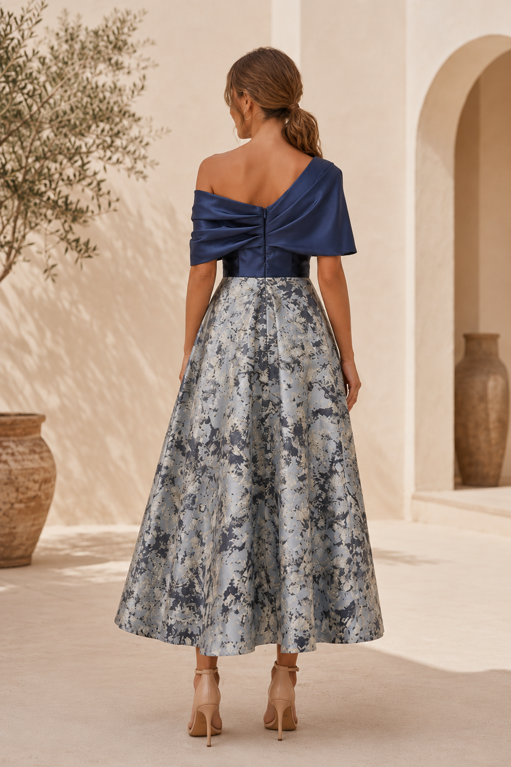 Ein-Schulter-Satin-Oberteil mit Metallic-Jacquard-Rock