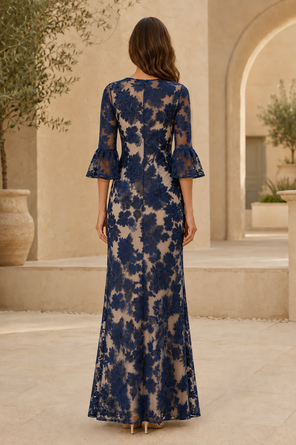 Blumengesticktes Illusion-Kleid mit Glockenärmeln