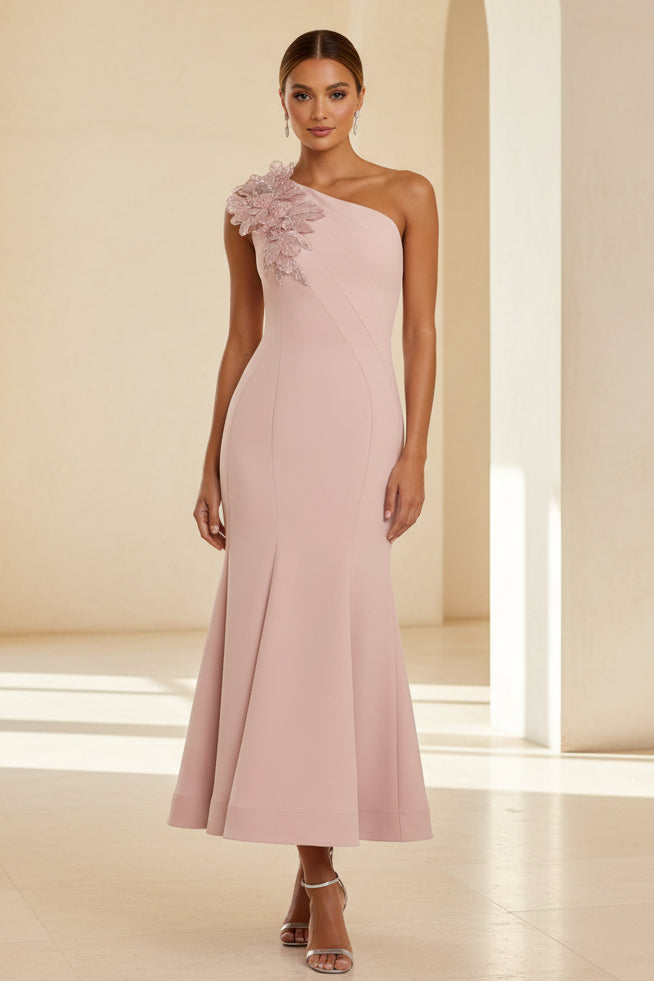 Ein-Schulter-Midikleid aus Crêpe mit Trompetenärmel und 3D-Blume