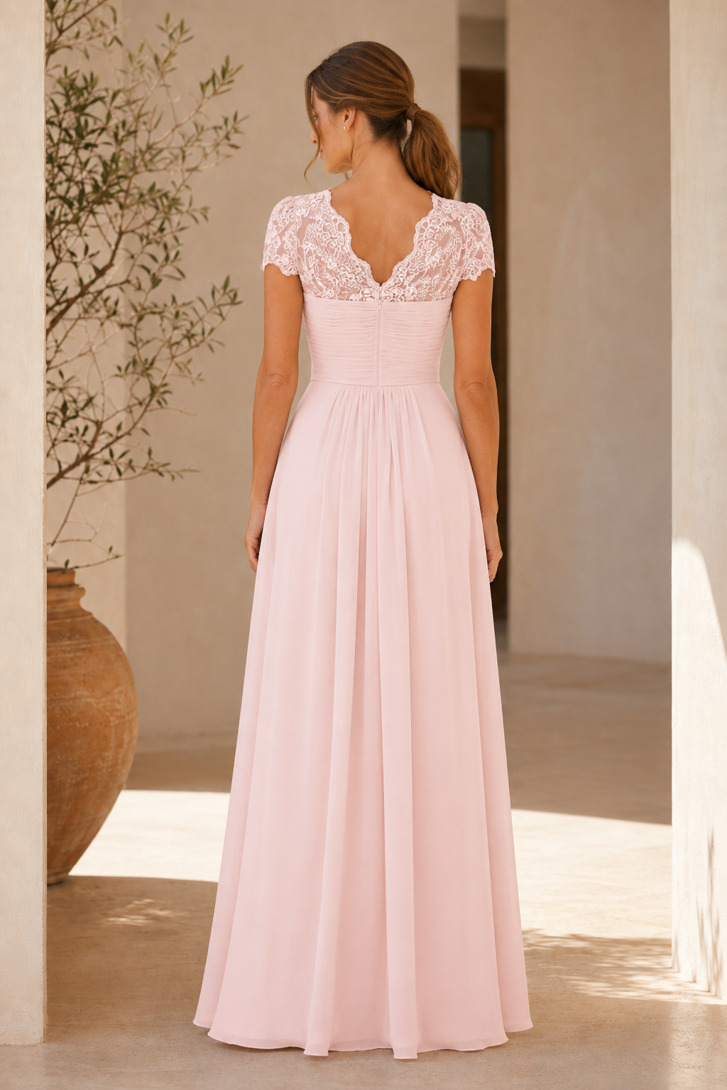 Maxikleid mit Spitzenkappenärmeln, Raffungen und Rüschen