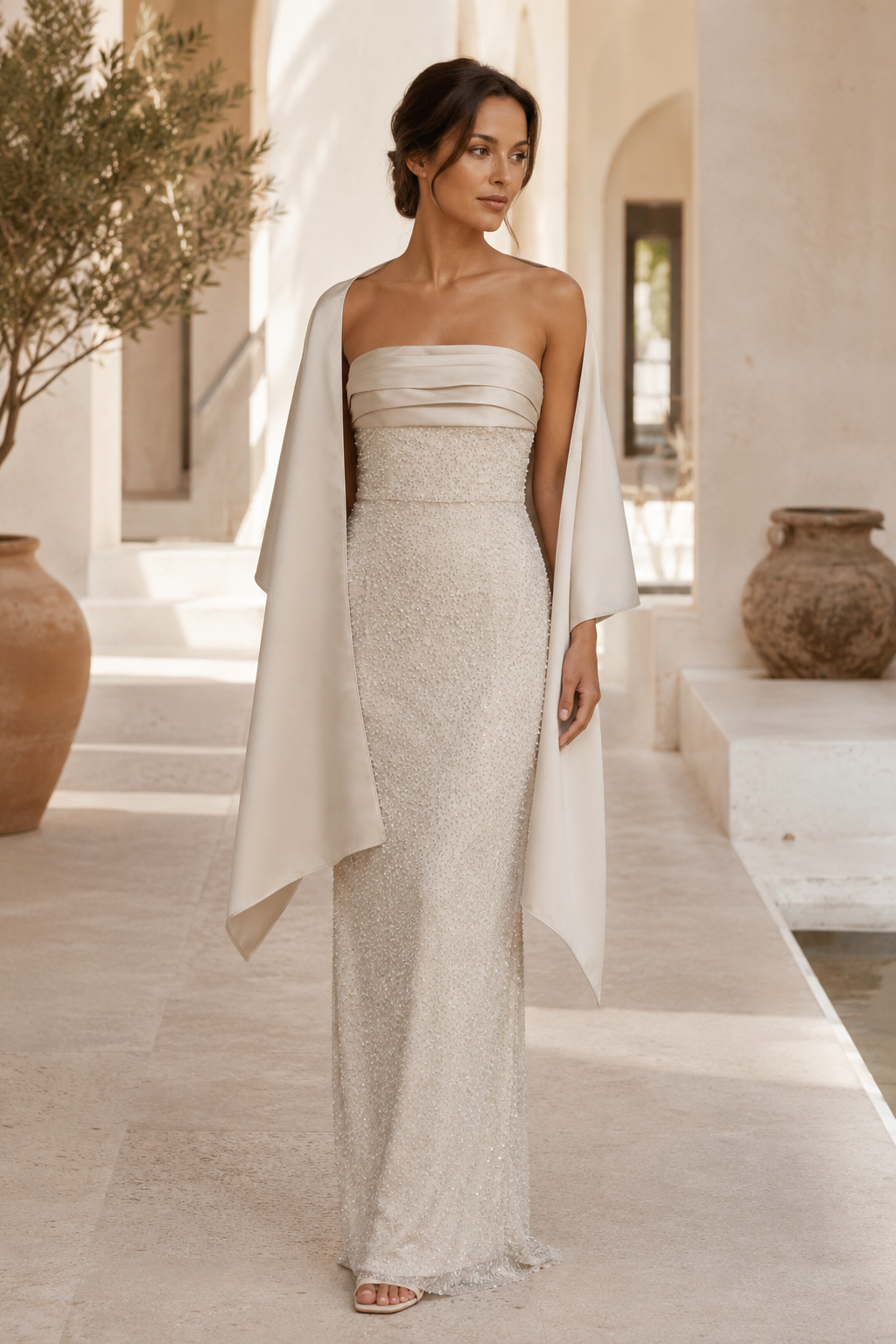 Trägerloses Pailletten-Säulenkleid mit Satin-Schalwickel